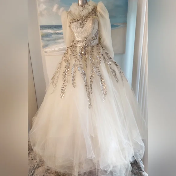 $16,000 NEW OSCAR DE LA RENTA SILK TULLE GOLDEN FERN LEAF RUNWAY GOWN US S  - threedaughtersproperties.com